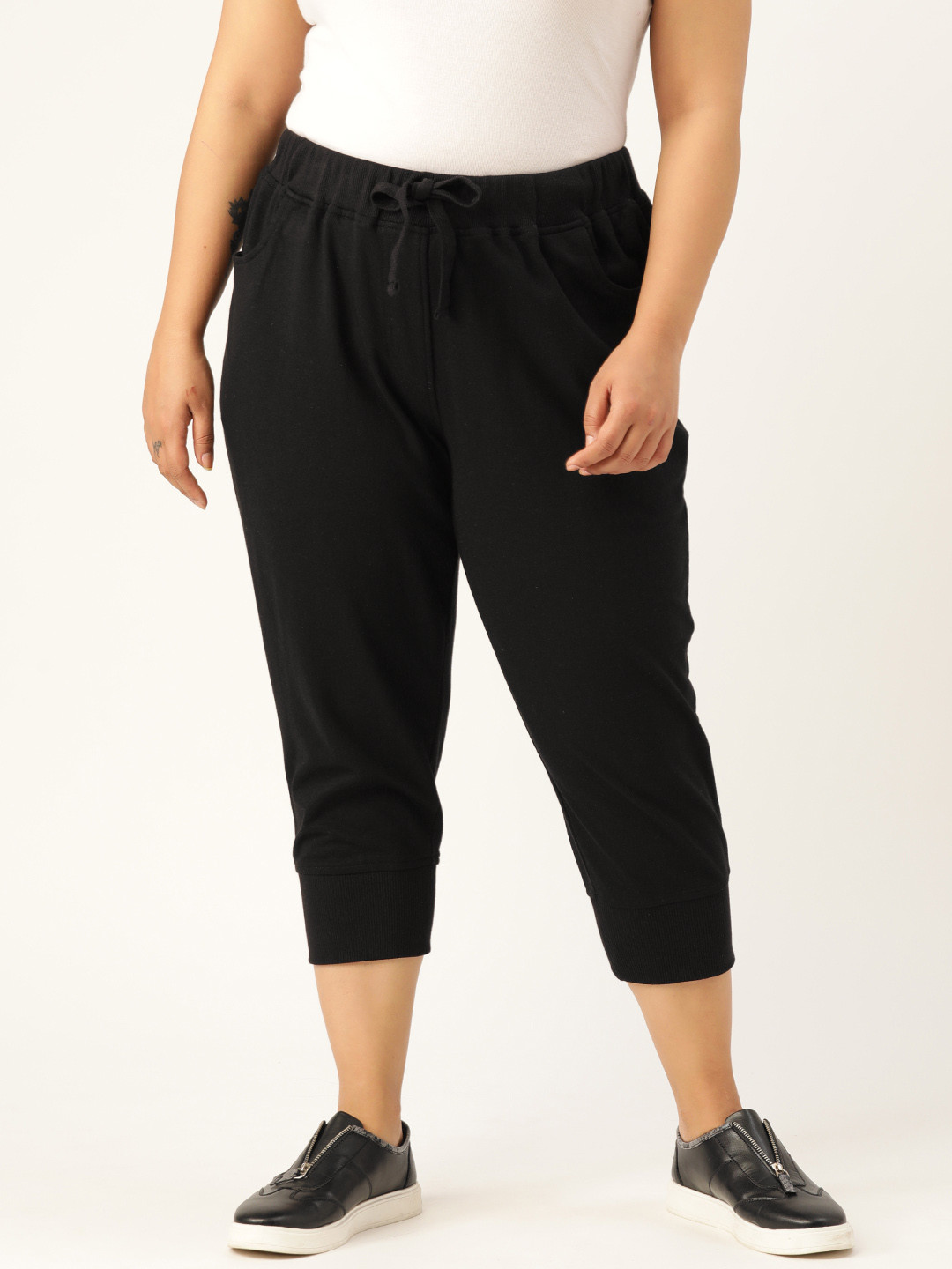 Rute Women Plus Size Black Solid Knitted Cropped Joggers