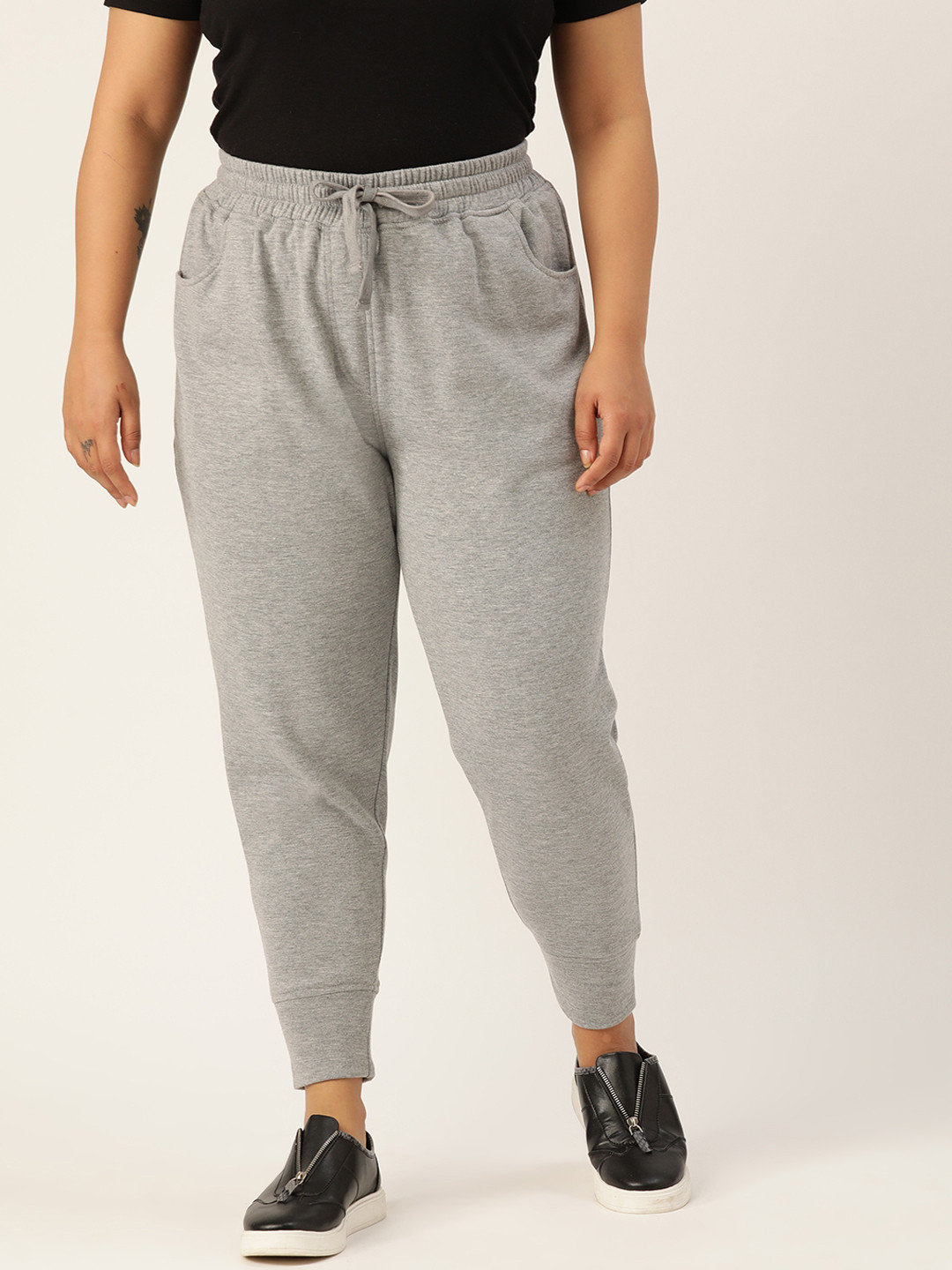Rute Women Plus Size Grey Melange Solid Knitted Cropped Joggers