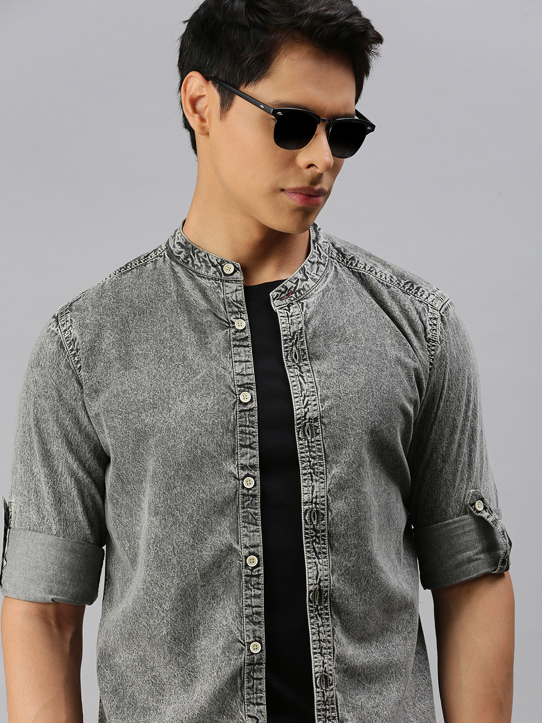 The Roadster Lifestyle Co Men Grey Faded Roll-Up Sleeves Casual Shirt