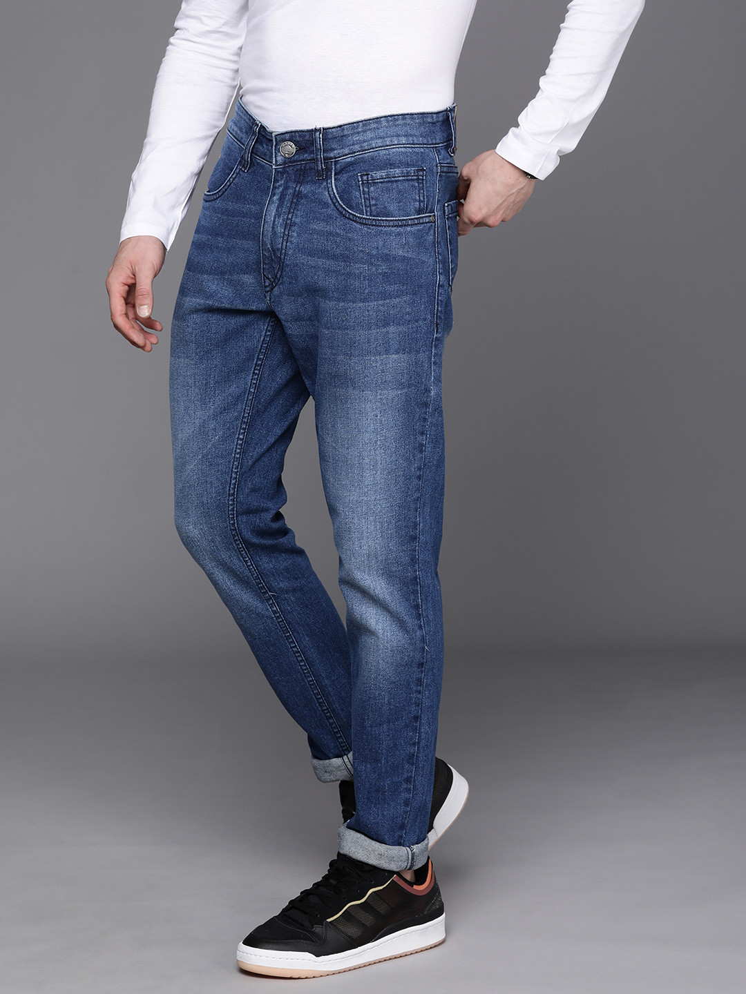 WROGN Men Blue Light Fade Stretchable Jeans