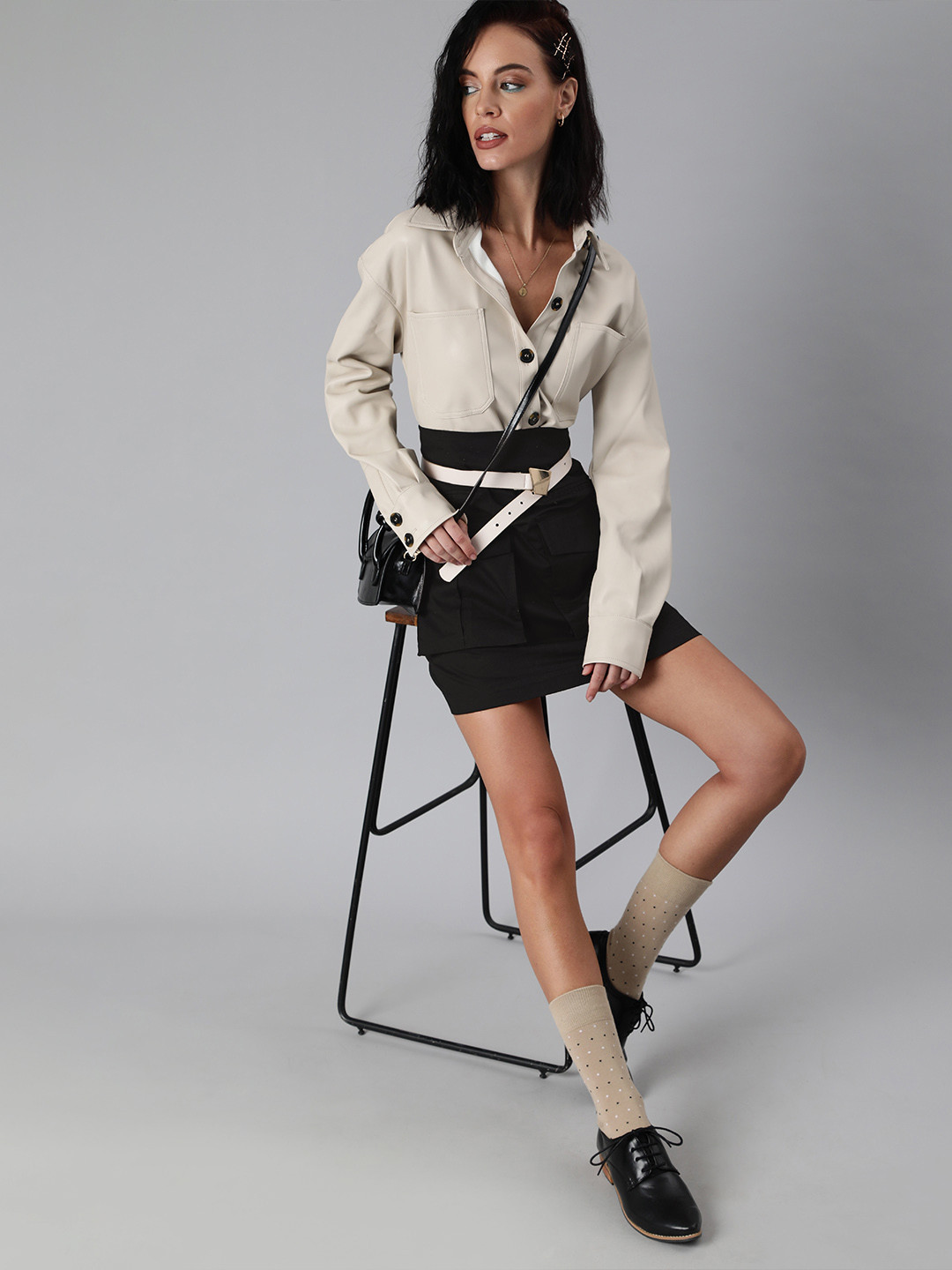 SCORPIUS Women Black Solid Oversized Pockets Pencil Skirt