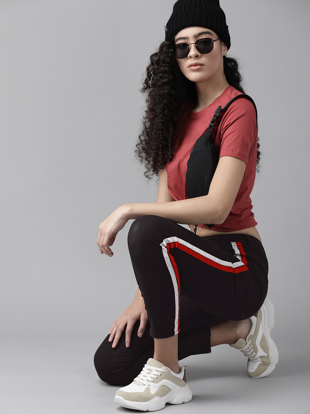 Roadster Women Black Skinny Fit Stretchable Jeans with Side Taping