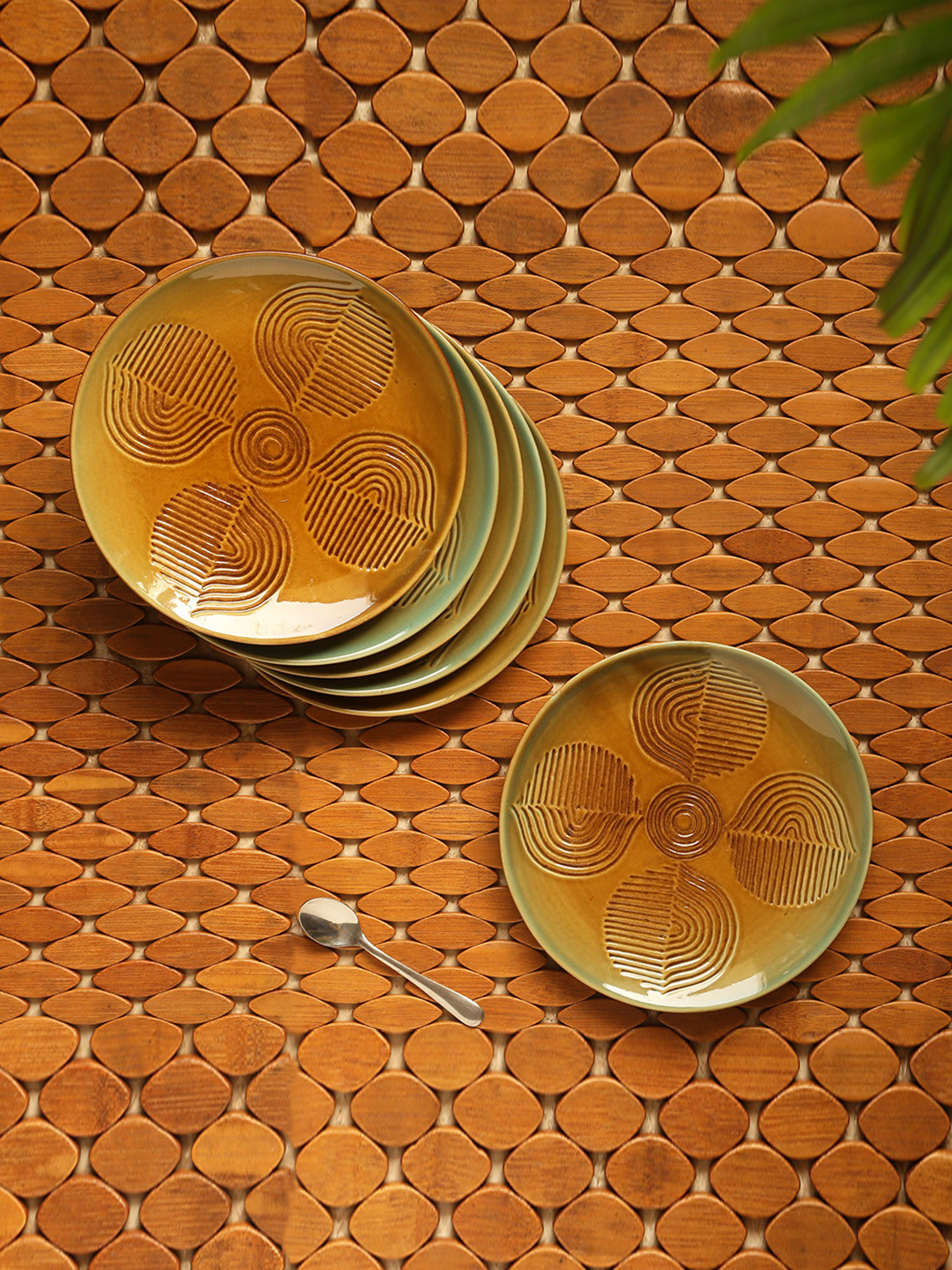 ExclusiveLane Set of 6 Peacock Boulevard Hand-Engraved Ceramic Side Quarter Plates