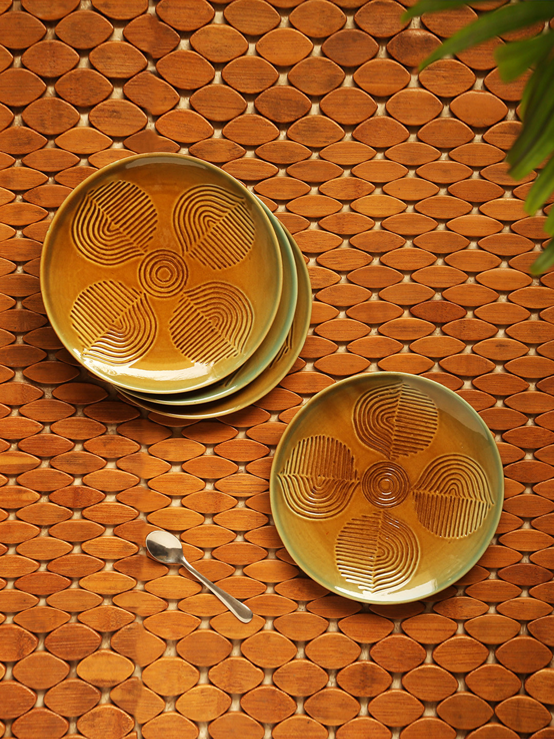 ExclusiveLane Set of 4 Peacock Boulevard Hand-Engraved Ceramic Side Quarter Plates