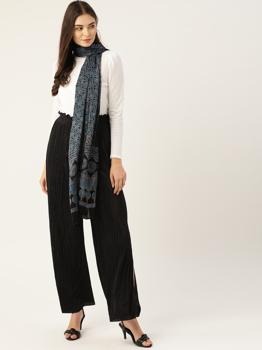 Kalakari India Women Black & Navy Blue Printed Scarf