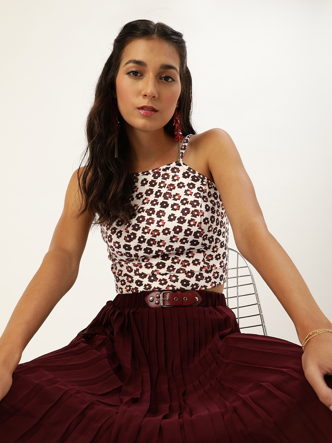 Veni Vidi Vici White & Maroon Printed Fitted Crop Top