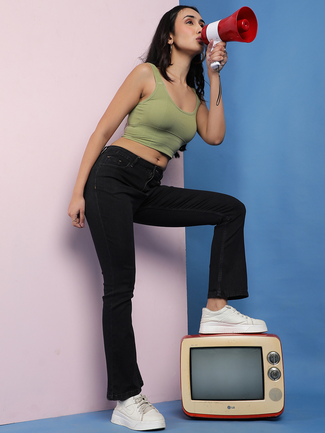 Belliskey Women Black Bootcut Mid-Rise Clean Look Stretchable Jeans