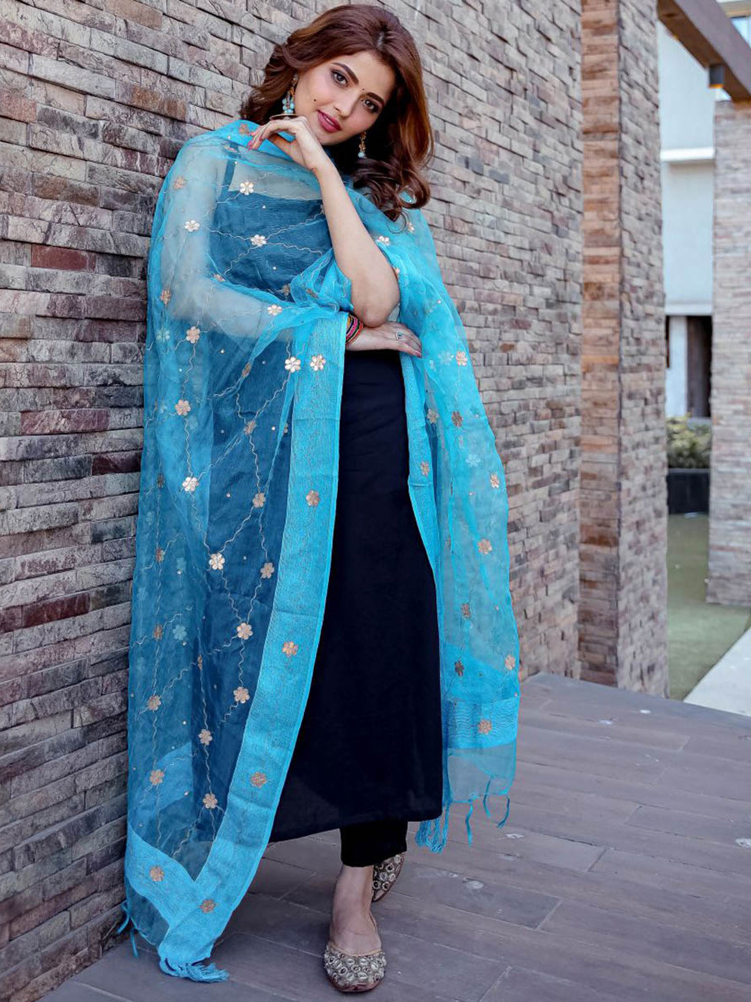 Lavanya The Label Women Black & Blue Solid Kurta with Trousers & Dupatta