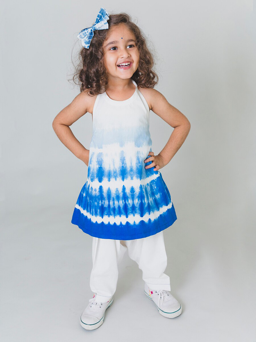 Tiber Taber Girls Off-White & Blue Tie & Dye Kurta with Trousers