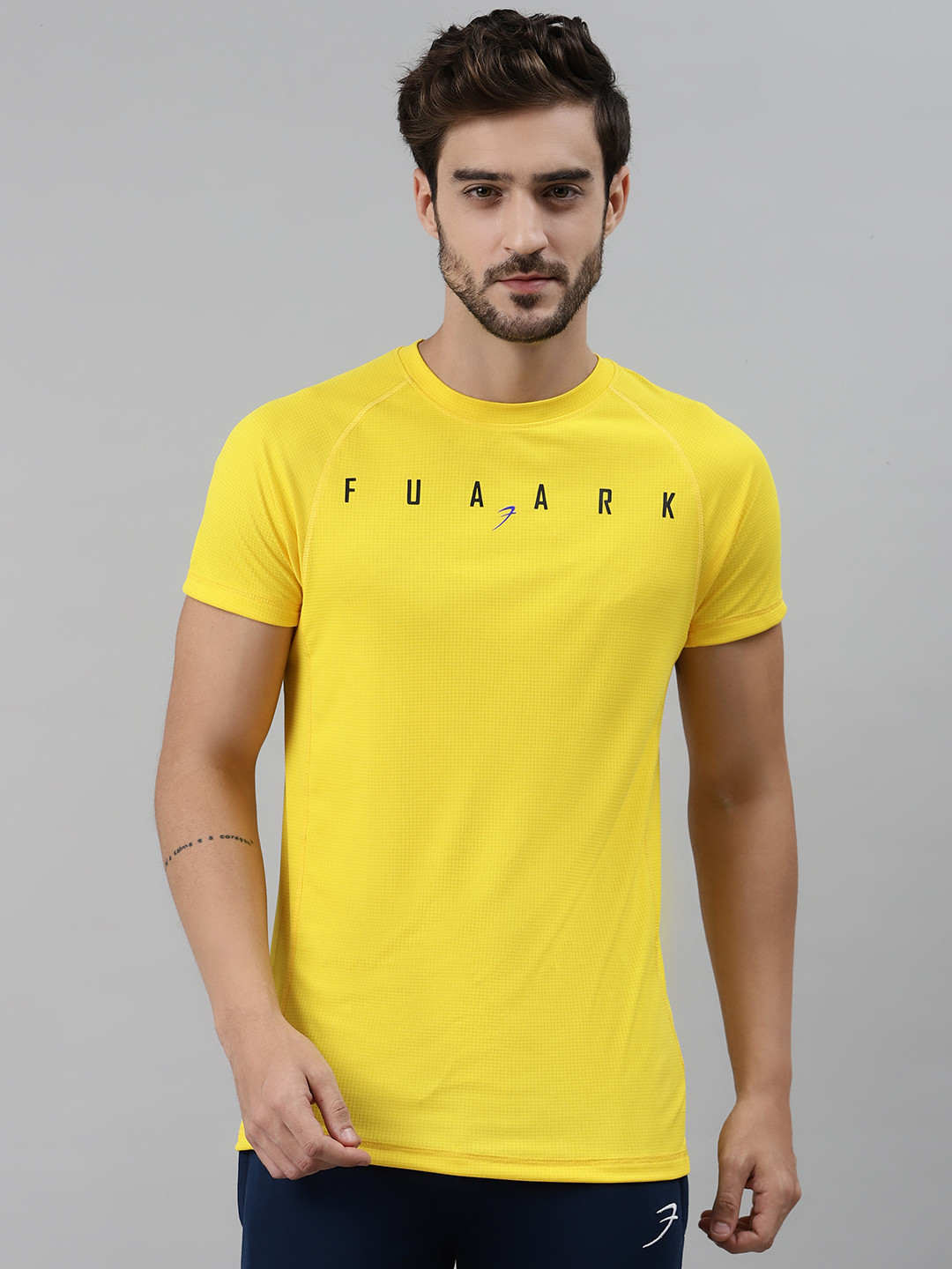FUAARK Men Yellow & Black Slim Fit Self-Checked Training T-shirt with Brand Logo Detail