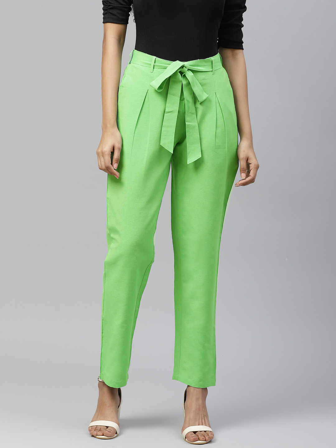 Tulsattva Women Green Relaxed Tapered Fit Solid Cotton Peg Trousers