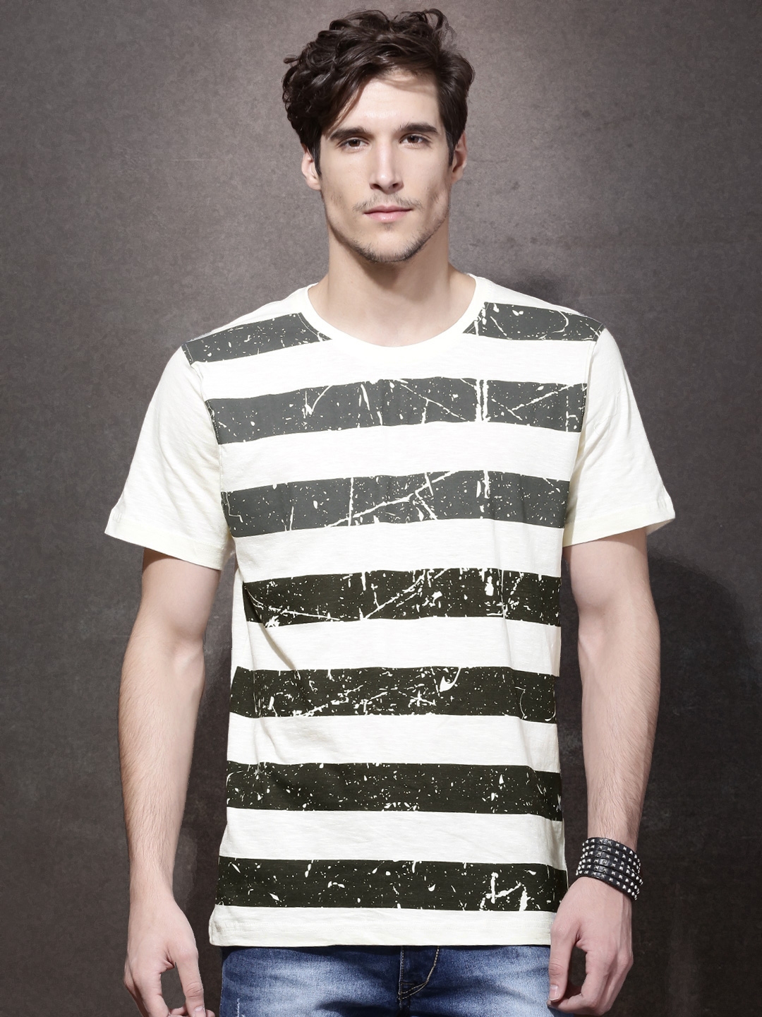 Roadster Men White Black Striped Round Neck Pure Cotton T-shirt