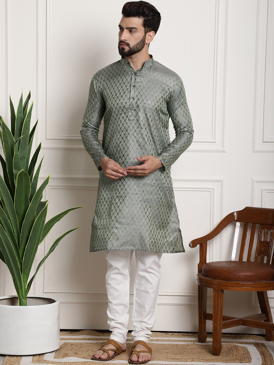 SOJANYA Men Blue & White Woven Design Kurta with Churidar