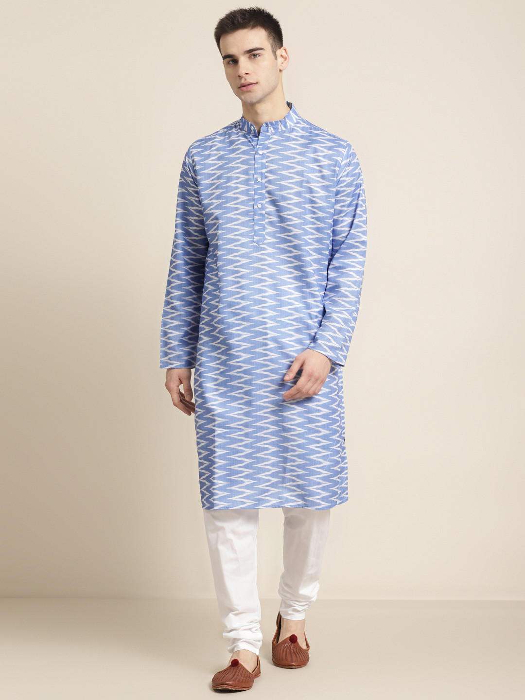 SOJANYA Men Blue & White Chevron Pattern Cotton Kurta with Churidar