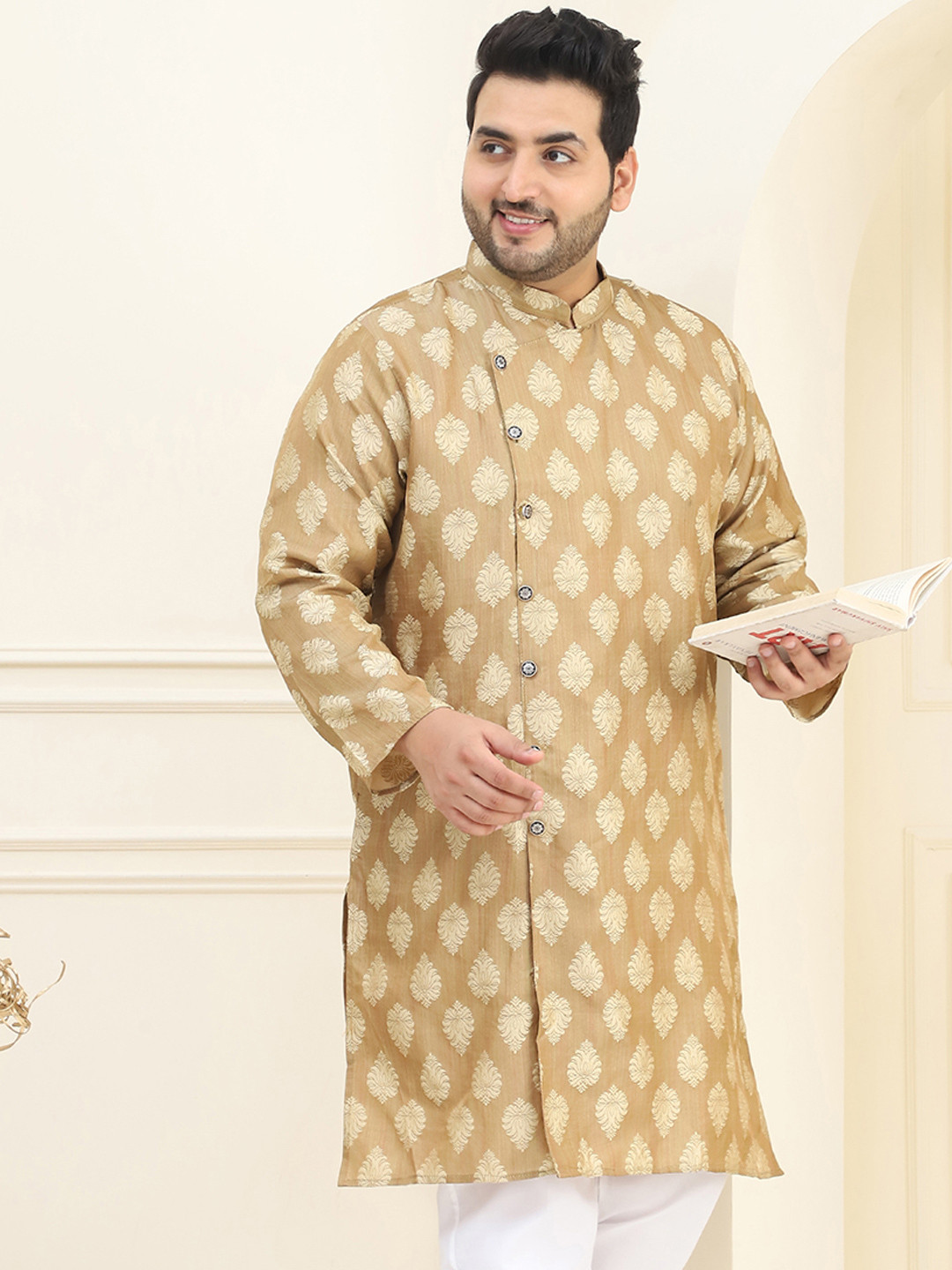 SOJANYA PLUS Men Beige & Golden Thread Work Kurta