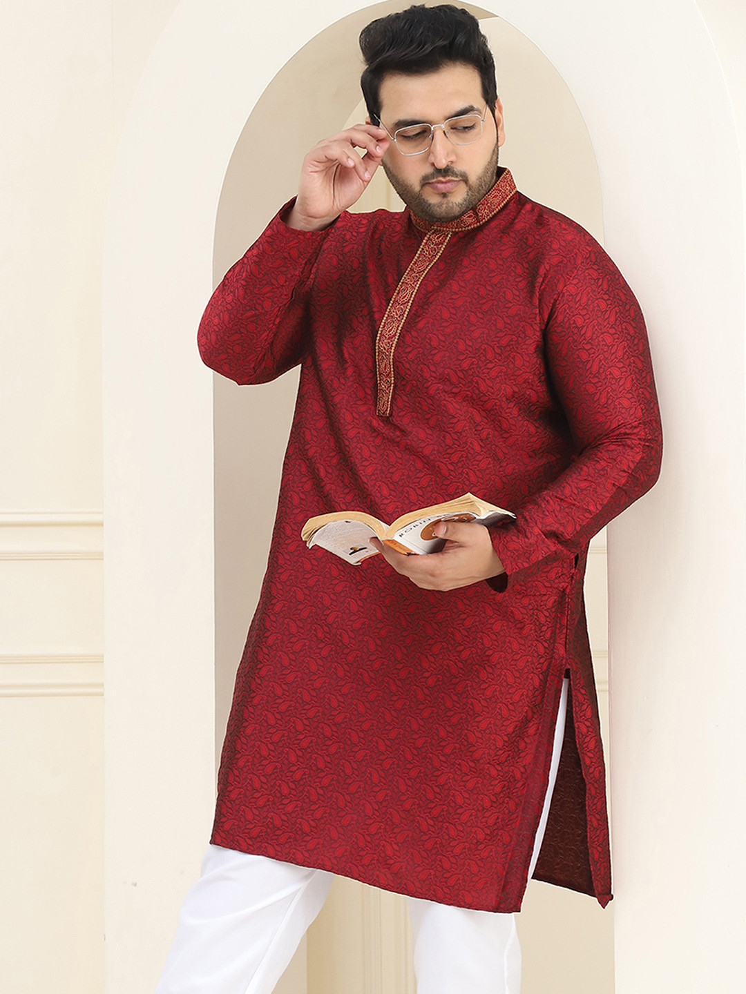 SOJANYA PLUS Men Maroon Embroidered Thread Work Kurta