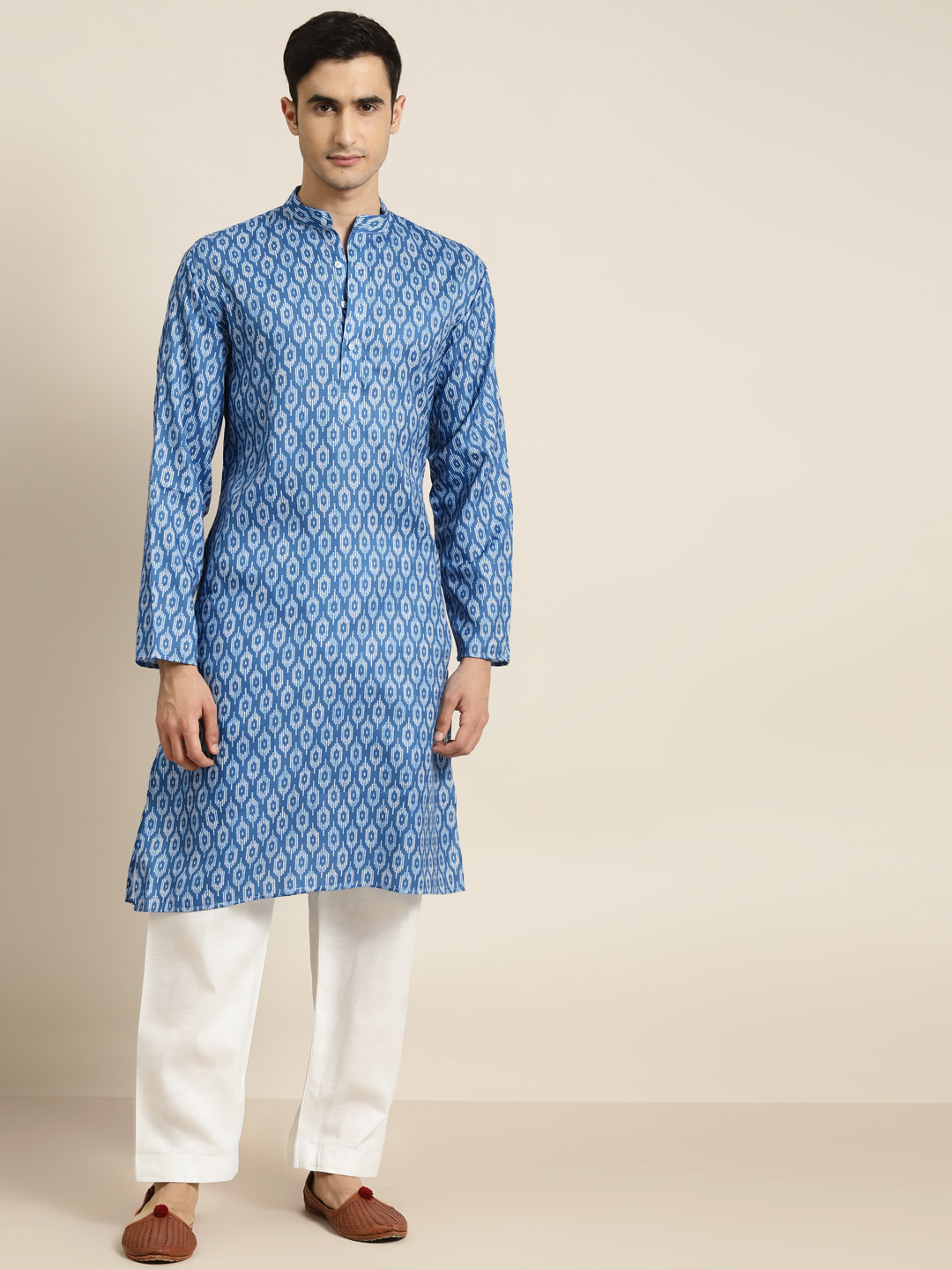 SOJANYA Men Blue & White Geometric Printed Straight Pure Cotton Kurta