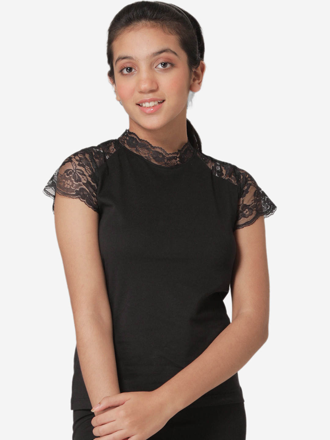 Mode by Red Tape Girls Black Solid V-Neck T-shirt