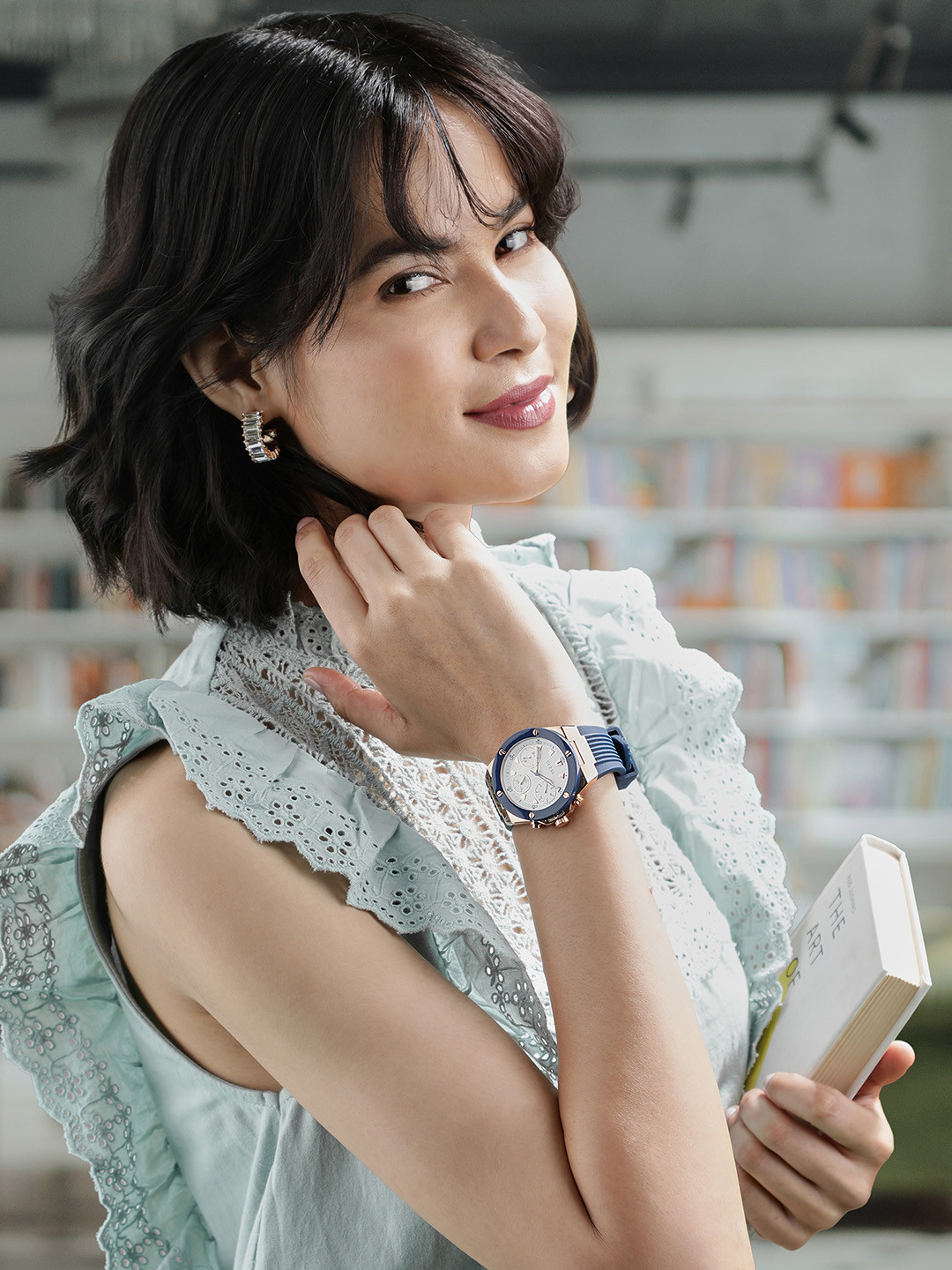 GUESS Women Blue Analogue Watch