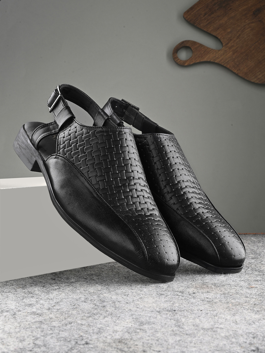 House of Pataudi Men Black Geometric Textured Handcrafted Ethnic Clogs with Pouch