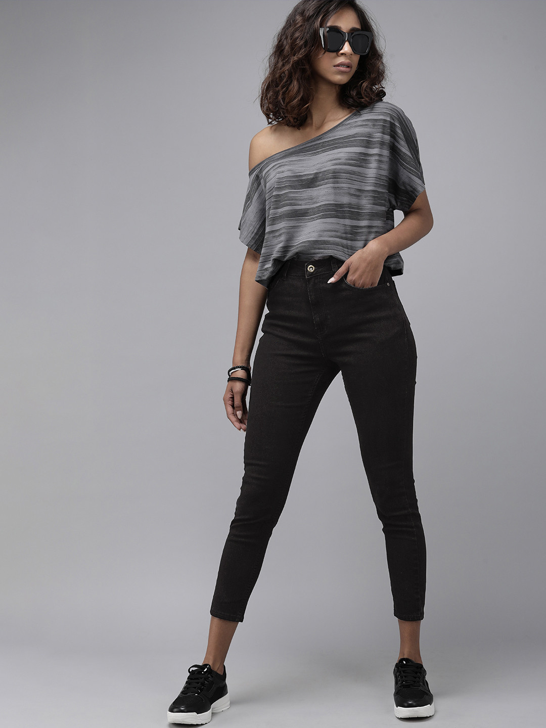 Roadster Women Black Slim Fit High-Rise Clean Look Cropped Stretchable Jeans