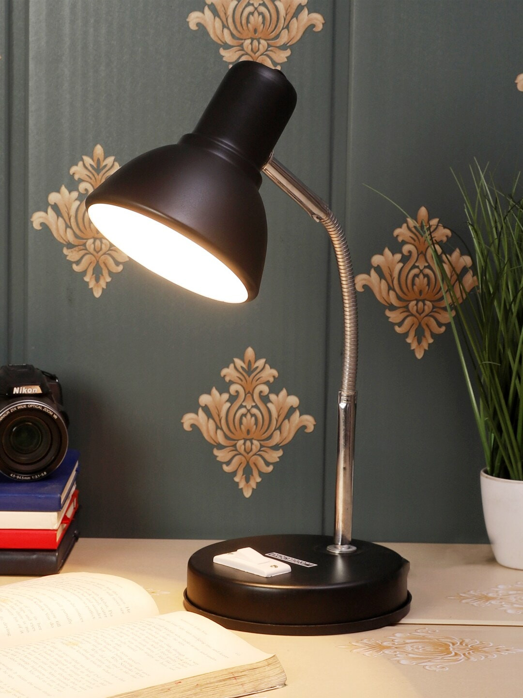 MFD HOME FURNISHING Black Solid Traditional Study Lamp