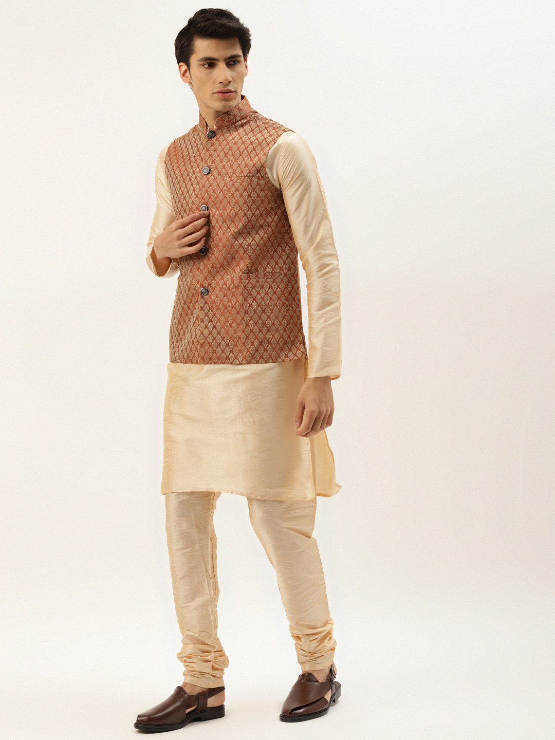 SOJANYA Men Cream Kurta with Churidar & Nehru Jacket