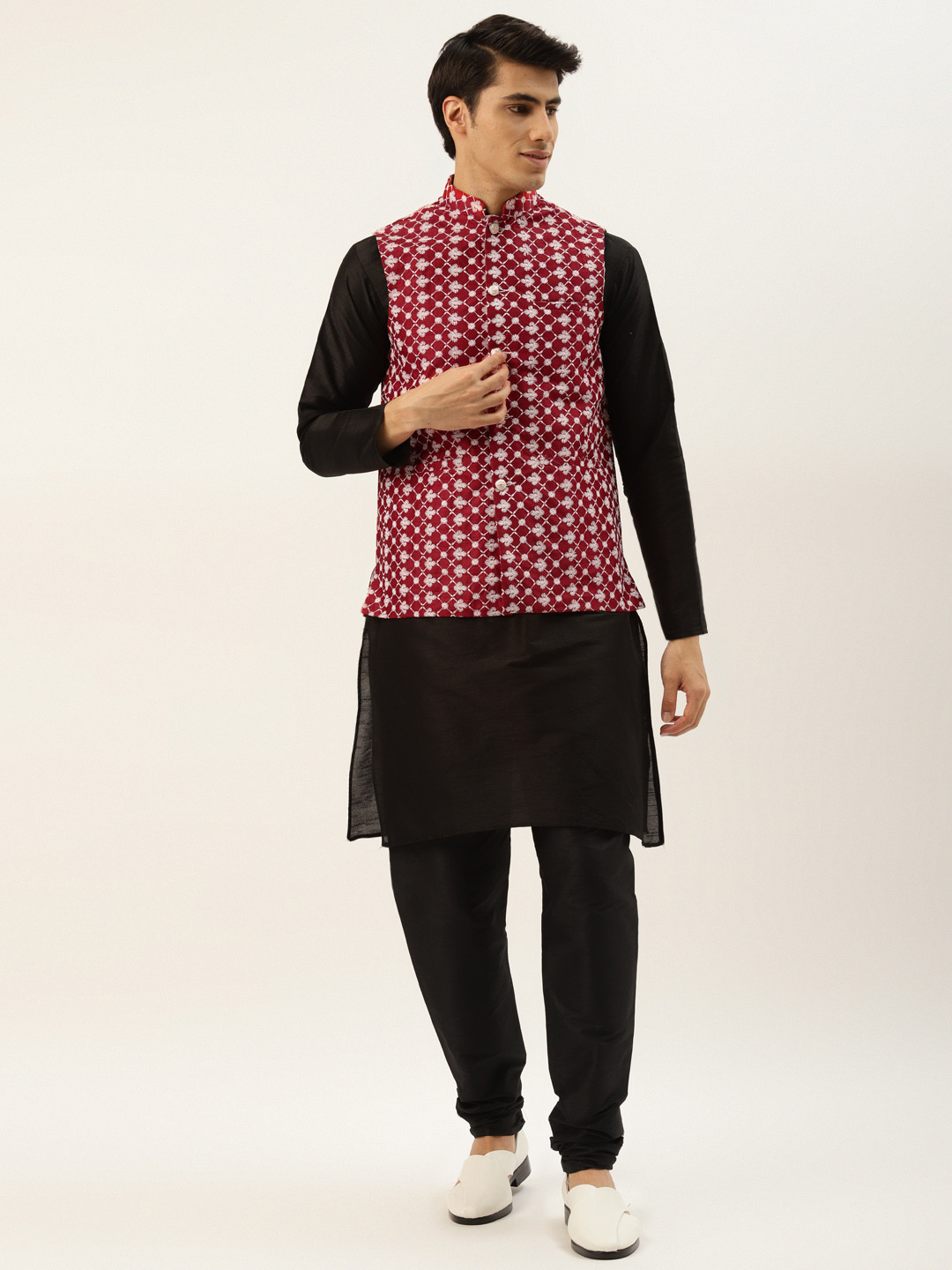 SOJANYA Men Black & Maroon Thread Work Kurta with Churidar