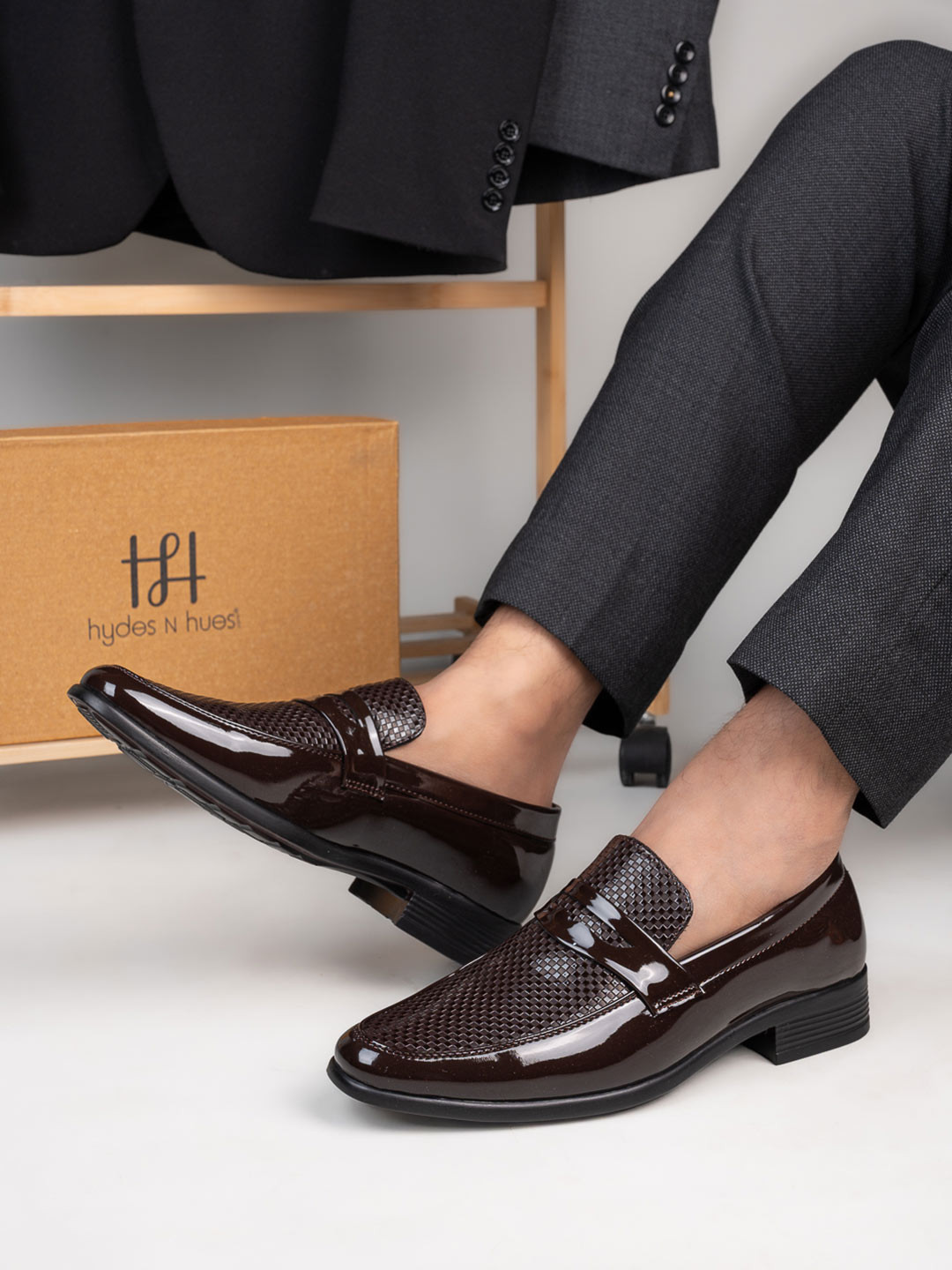 Hydes N Hues Men Brown Textured Formal Loafers
