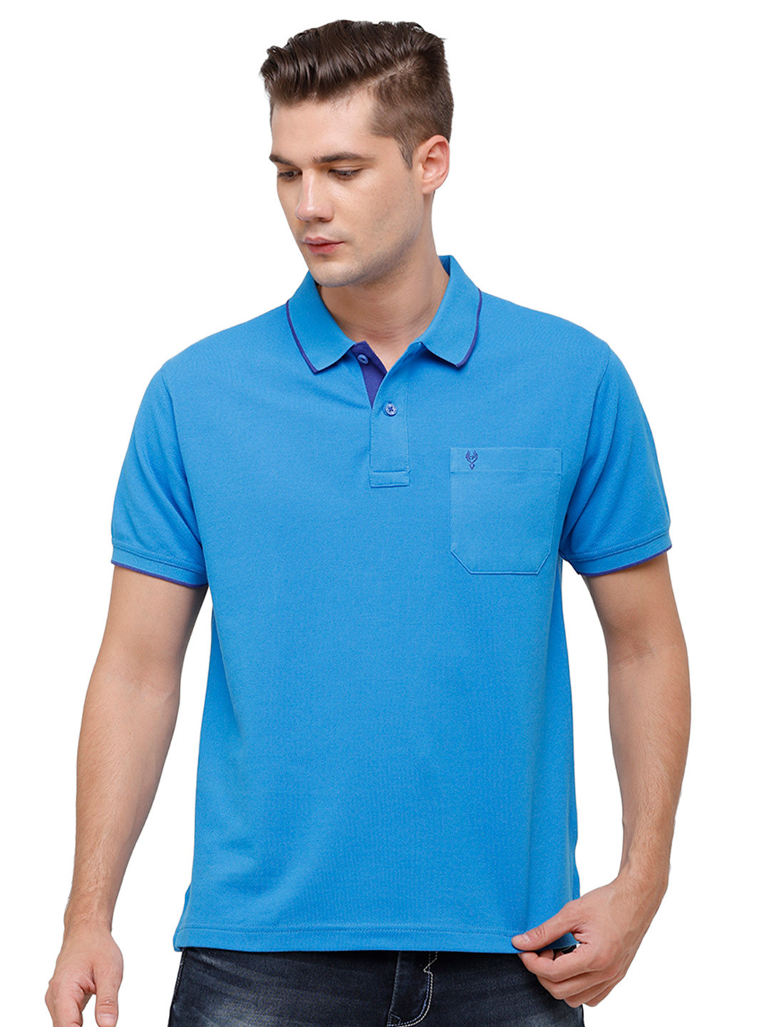 Classic Polo Men Blue Solid Polo Collar T-shirt