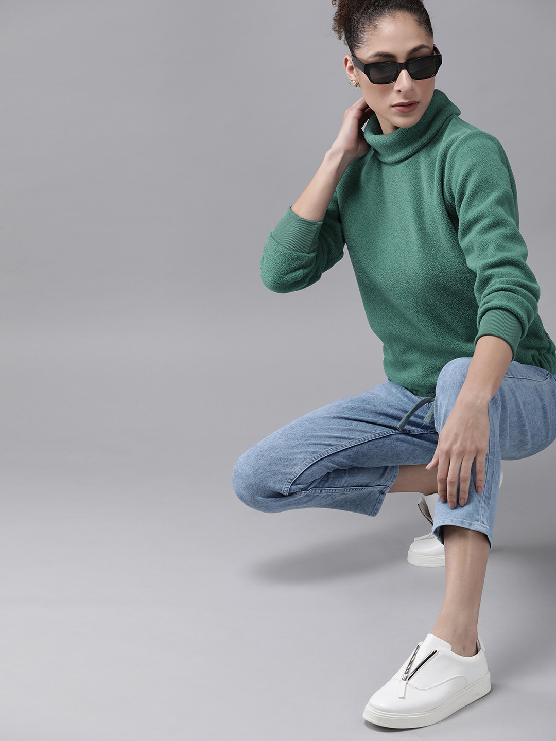 Roadster Women Sea Green Solid Fleece Turtle Neck Sweatshirt