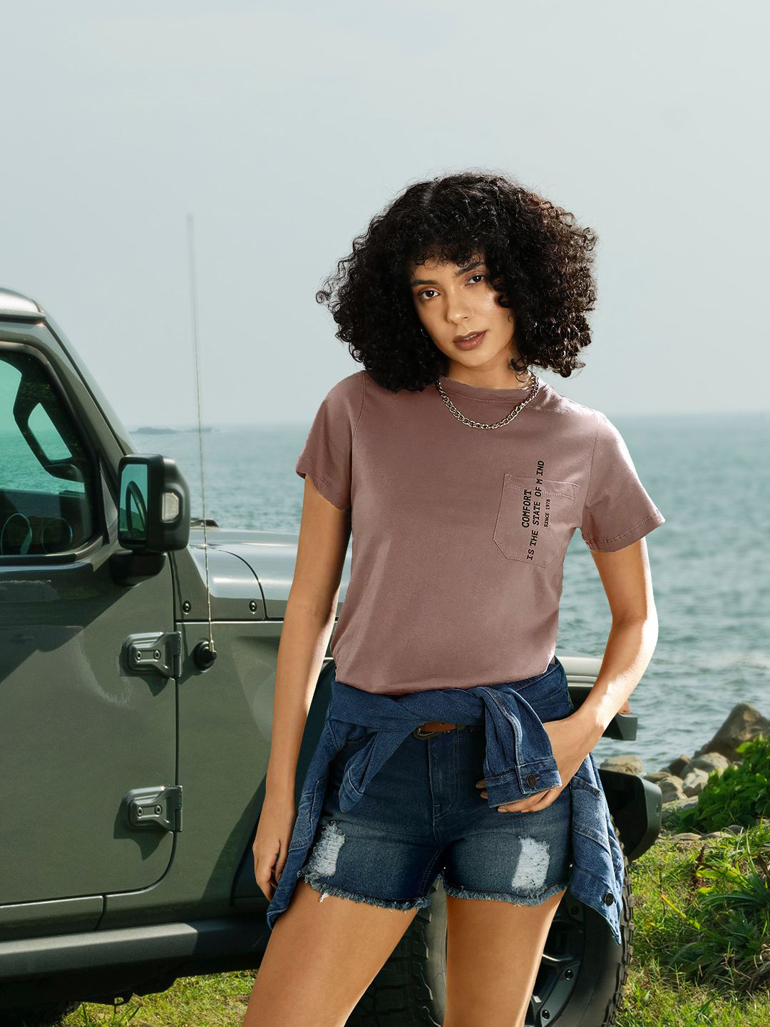 Roadster Women Mauve Pure Cotton Solid Must Have Relaxed T-shirt With Pocket Detailing