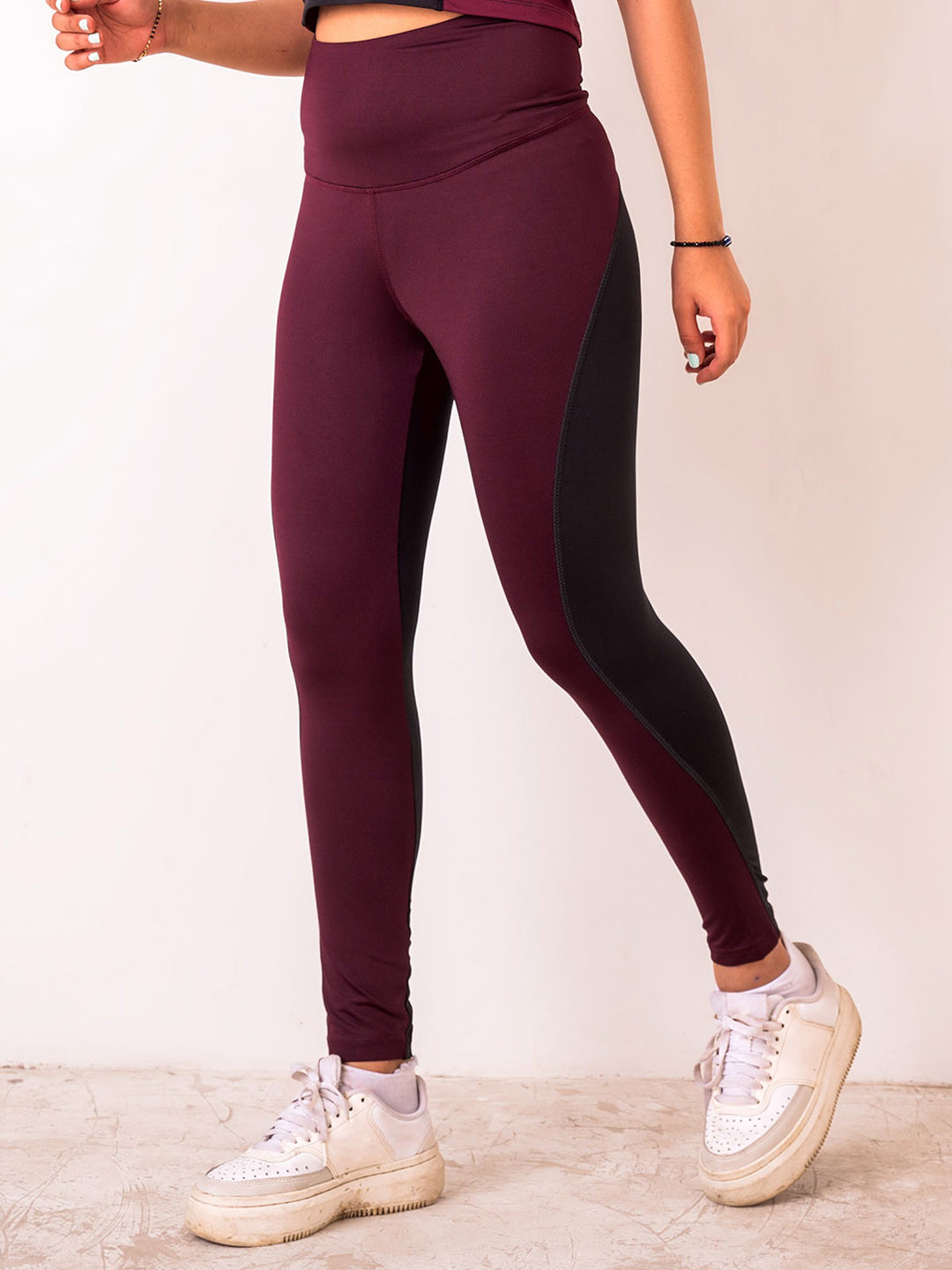 KICA Women Burgundy & Black Solid High-Rise Cropped Tights