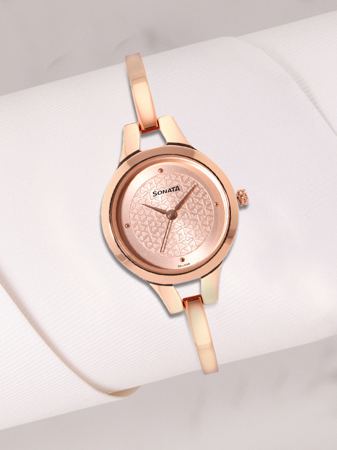 Sonata Women Rose Gold-Toned Bracelet Style Analogue Watch NN8151WM05