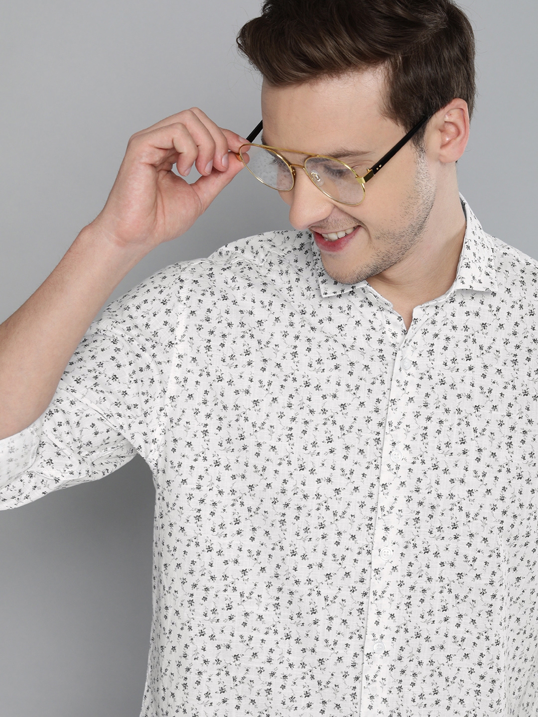 Mast Harbour Men White Black Floral Printed Spread Collar Pure Cotton Casual Shirt