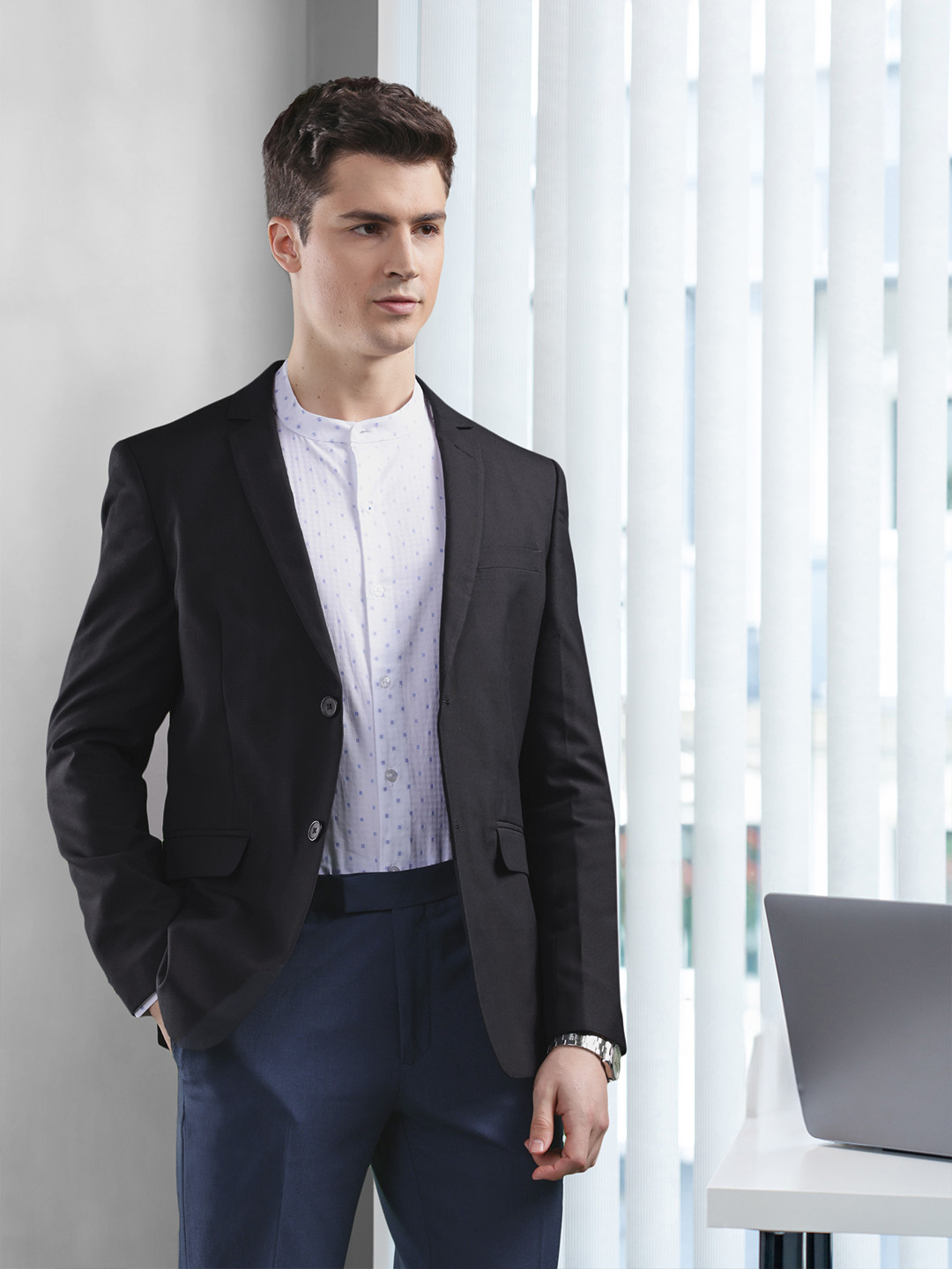 INVICTUS Men Navy Blue Solid Slim Fit Single-Breasted Blazers