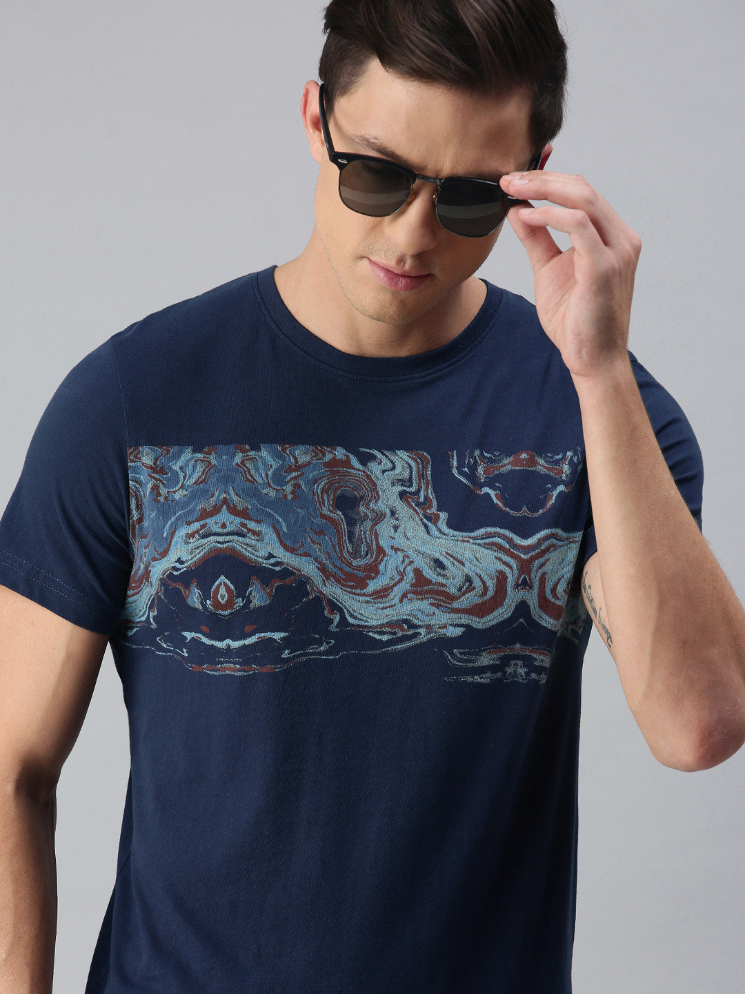 WROGN Men Navy Blue & Coffee Brown Abstract Printed Slim Fit Cotton T-shirt