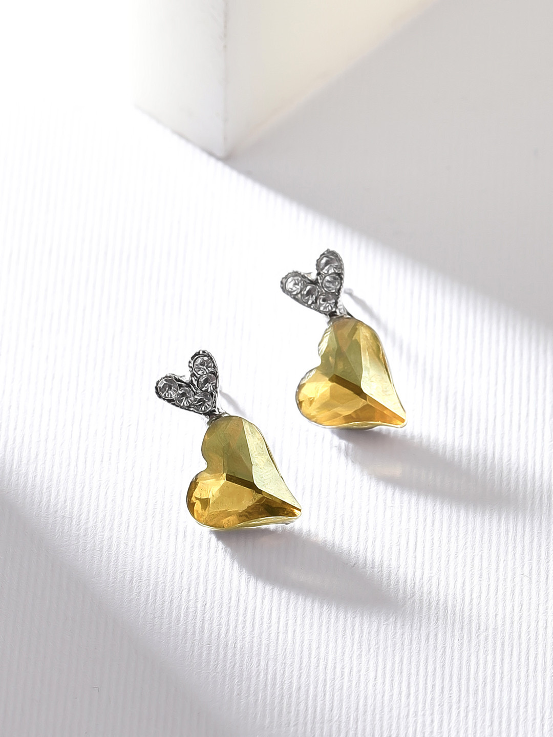 TOKYO TALKIES X rubans FASHION ACCESSORIES Gold Heart Shaped Drop Earrings