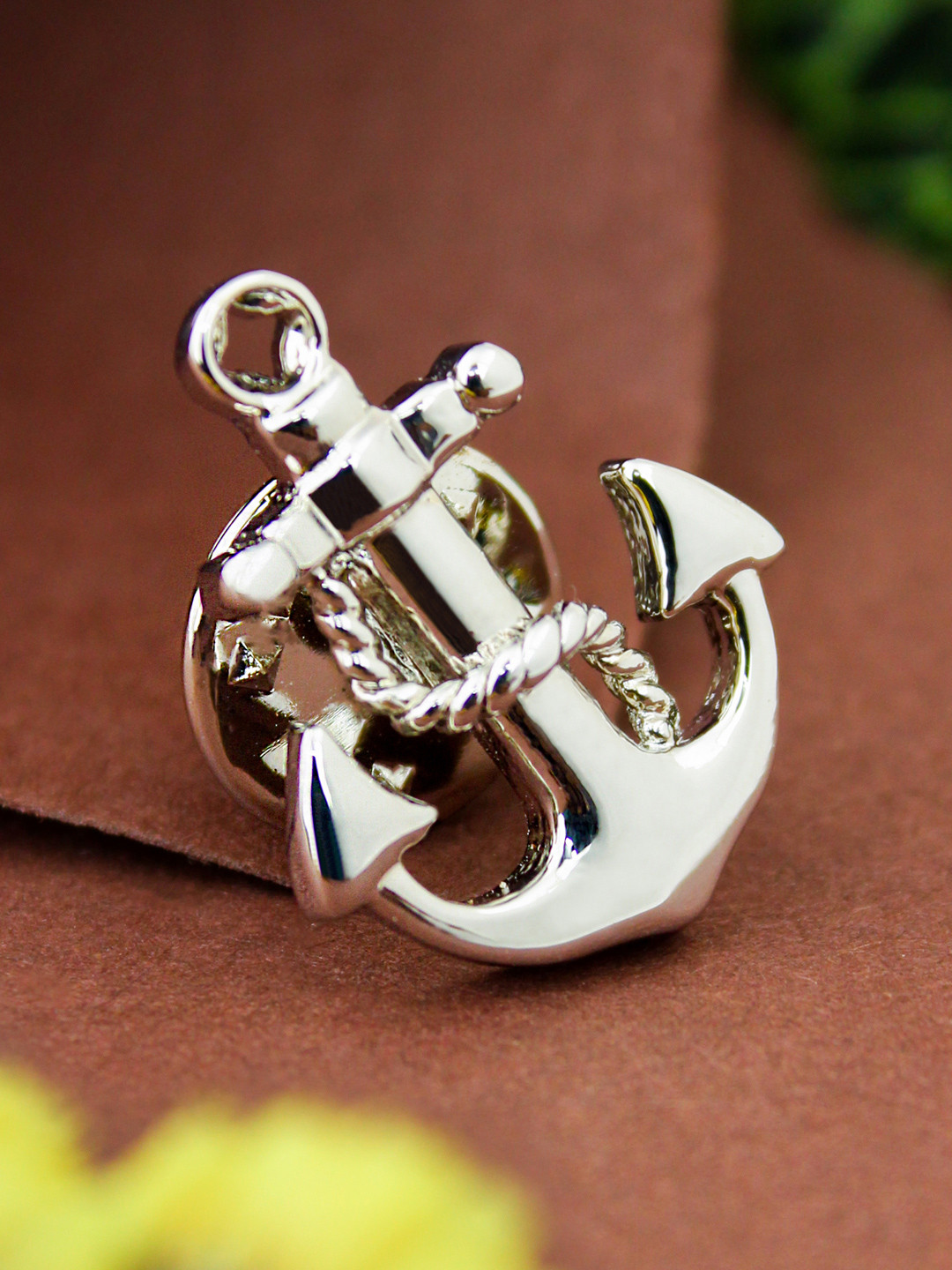 PELUCHE Silver-Toned Anchor Lapel Pin