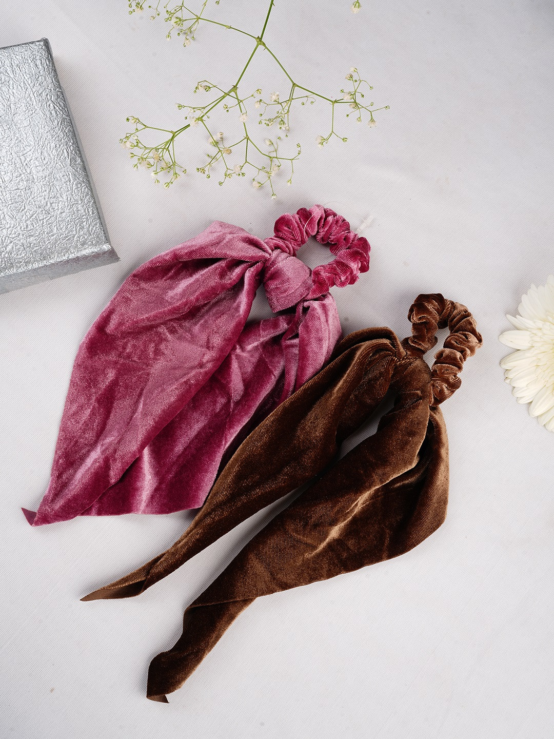 LAIDA Set of 2 Velvet Finish Scrunchies With Knot Detail