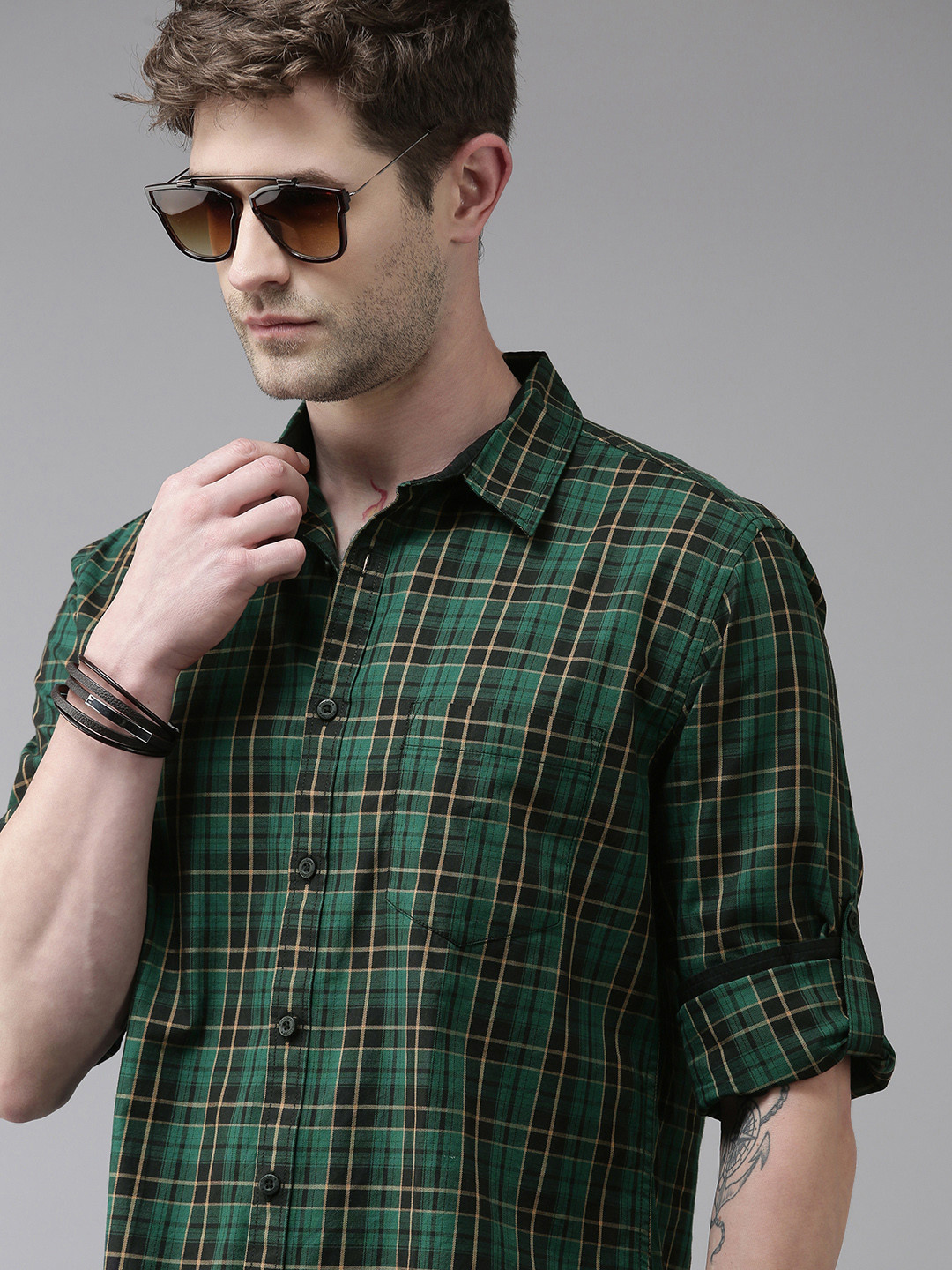 Roadster Men Black Checked Opaque Twill Roll-Up Sleeves Sustainable Casual Shirt