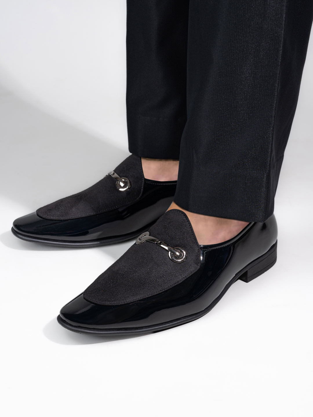 Hydes N Hues Men Black Solid Formal Loafers