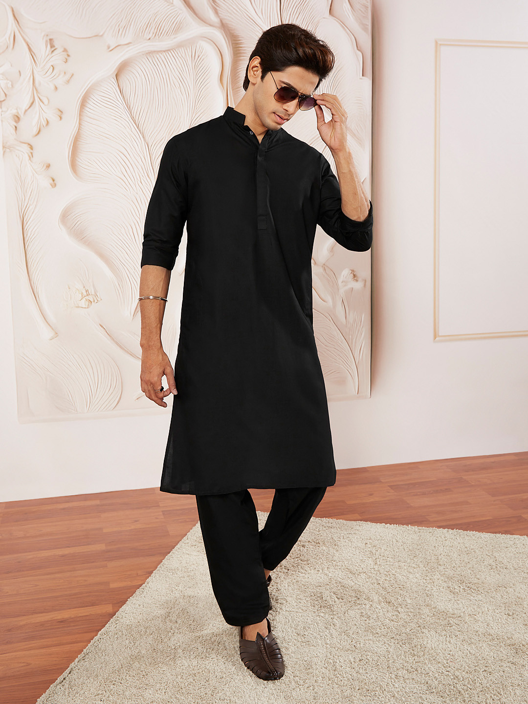 VASTRAMAY Men Solid Black Kurta with Pyjamas