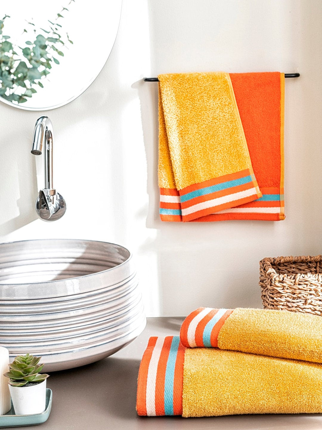 DDecor Unisex Set Of 2 Solid 500 GSM Live Beautiful Cotton Hand Towels