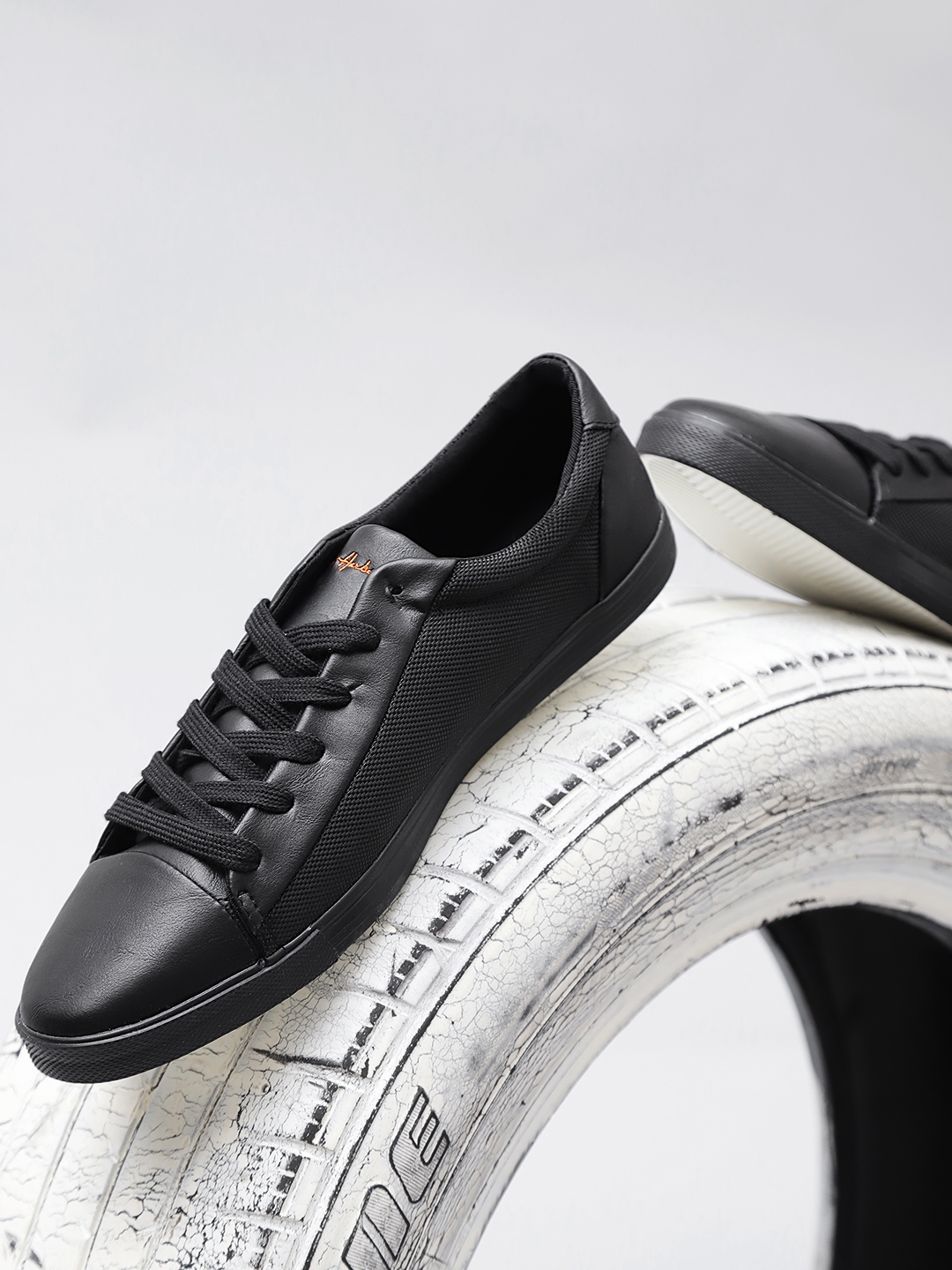 mast and harbour black sneakers