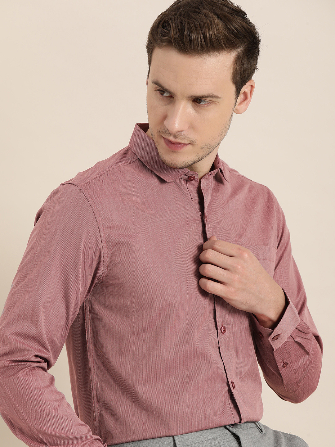 INVICTUS Men Maroon & White Slim Fit Striped Easy Care Semiformal Shirt