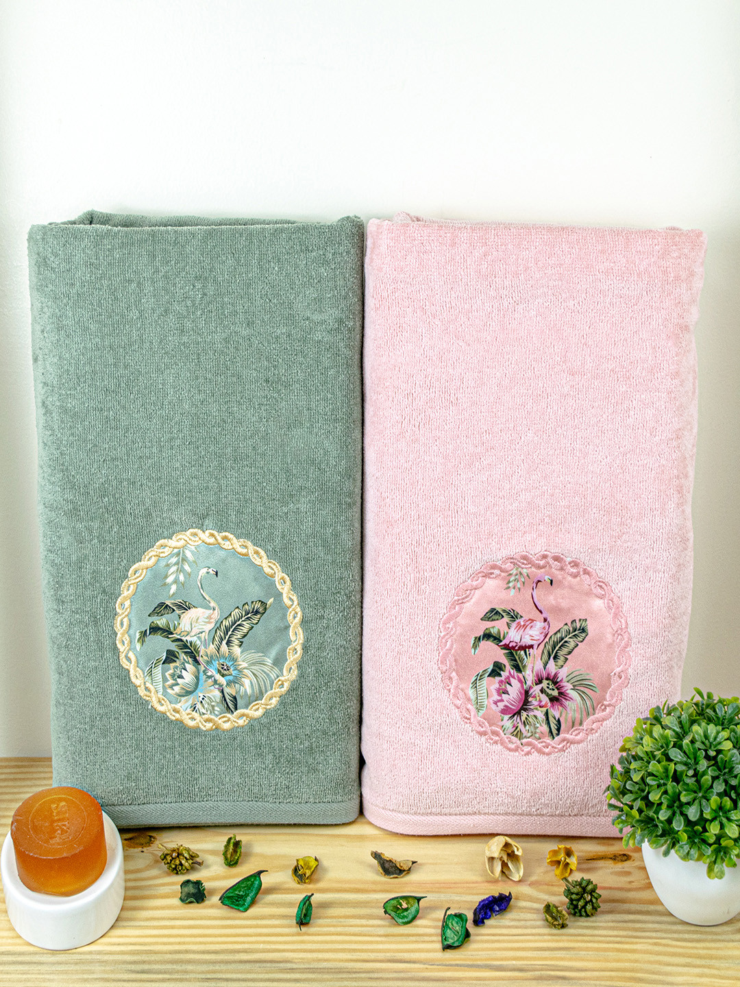 RANGOLI Green & Pink 2 Pieces Solid 450 GSM Pure Cotton Bath Towels