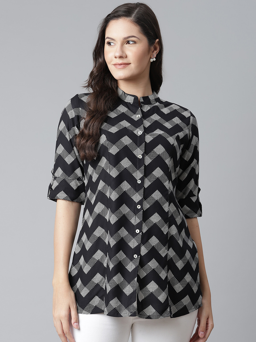 Divena Women Black & White Geometric Printed Casual Shirt