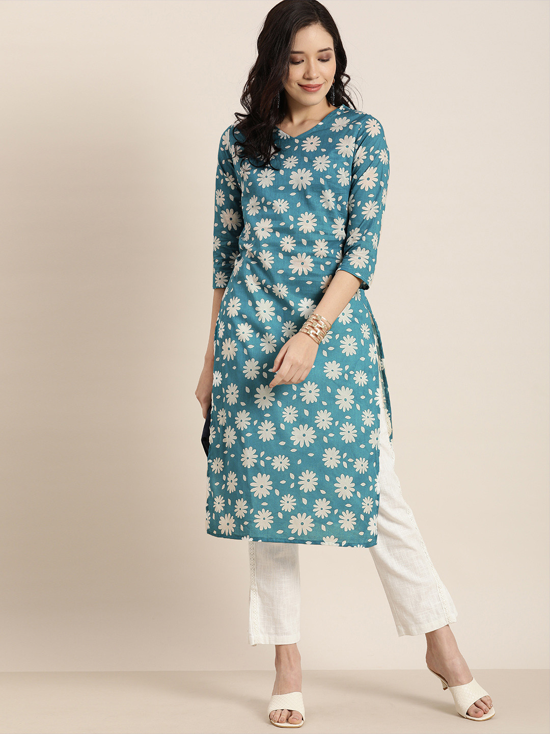 Sangria Women Blue & White Floral Printed Floral Kurta