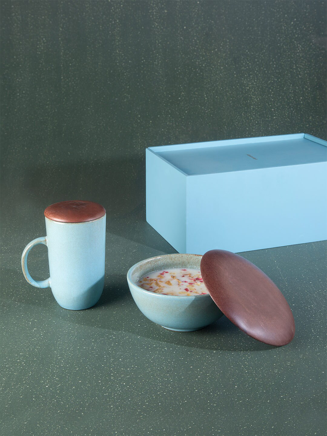 ellementry Blue & Brown Solid Breakfast Gift Set